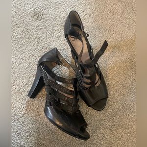 Sofft brand heels, in great condition, hardly worn! Size 9.5.